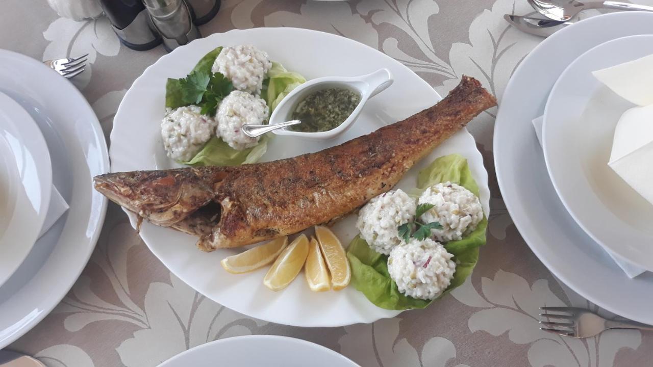 Prenociste I Restoran Ihthis บายินา บาชตา ภายนอก รูปภาพ